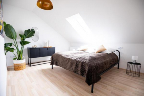 Design-Ferienwohnung in Kelberg am Nürburgring: Platz für 6, Küche, WiFi, Netflix